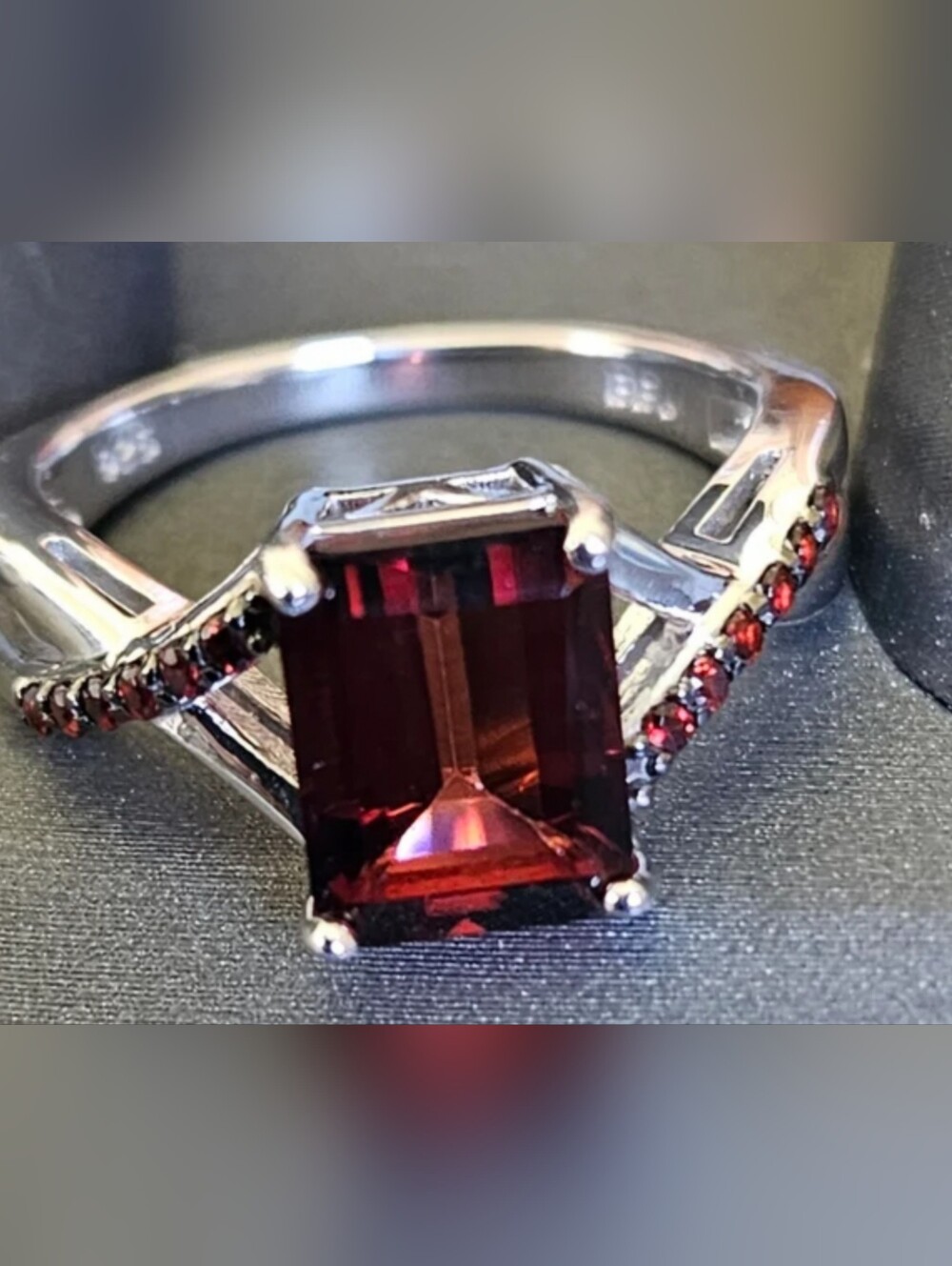 2ct Red Labradorite & Garnet Accents Ring 925 Sterling Silver